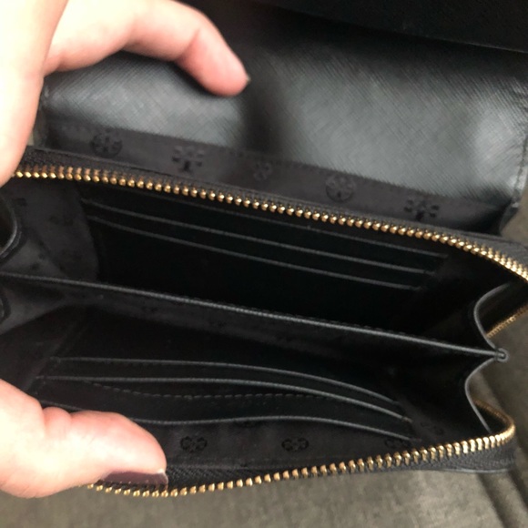 Tory Burch Robinson Envelope Wristlet Wallet - Picture 3 of 4